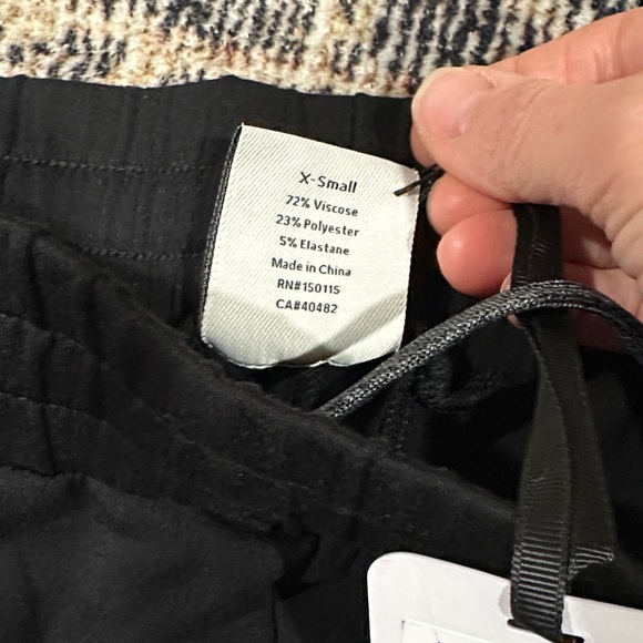 Varley Black Slim Pant 27.5” length - Picture 5 of 6